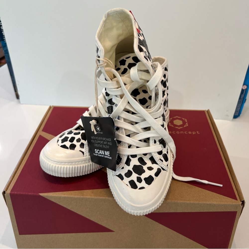 New Moa Concepts High Top Disney Sneakers Sz 37 / W6.5 / M5 Shoes Mickey Mouse - Picture 2 of 9
